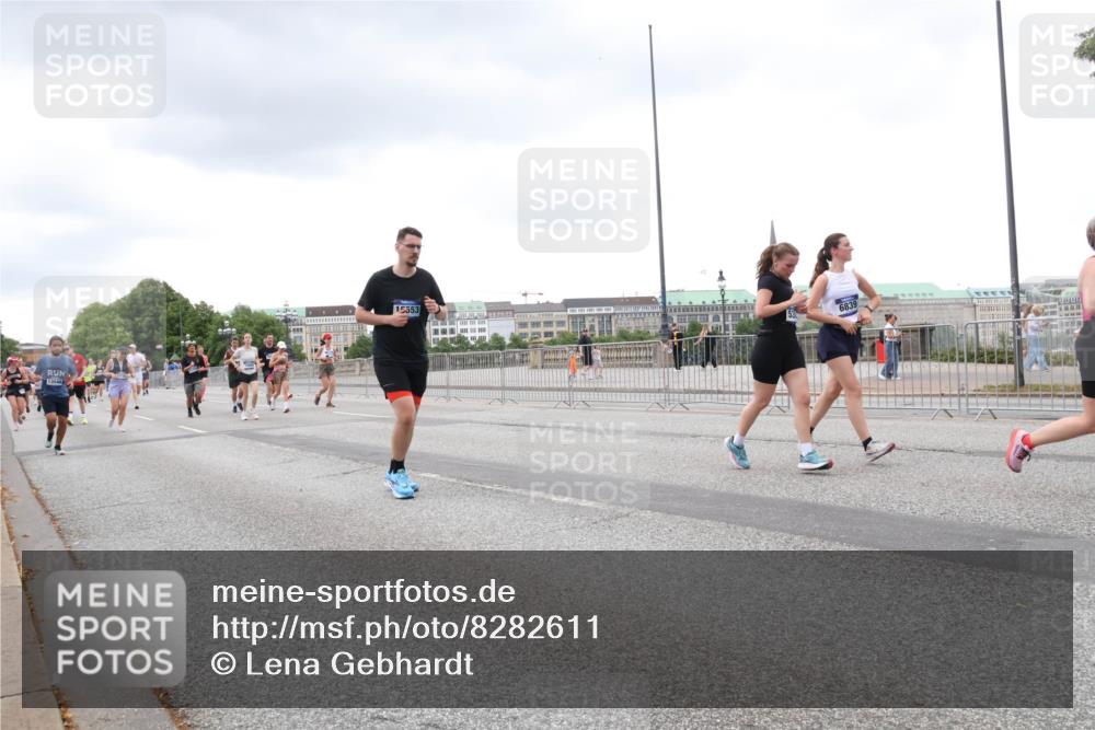 29.06.2025 - hella hamburg halbmarathon Lena Gebhardt http://msf.ph/oto/8282611 29.06.2025 10:55:05 Lombardsbrücke 13548, 15553, 6839, 1013, 1198, 2084, 2090, 2452, 2566, 2632, 3002, 3115, 3157, 3274, 3577, 4039, 4191, 4192, 4628, 5040, 5392, 5483, 5500, 5727, 5882, 6395, 6396, 6839, 6944, 6982, 7219, 7238, 7766, 8012, 8186, 8403, 8519, 9521, 9596, 10109, 10331, 10458, 10471, 10686, 11033, 11226, 11287, 11567, 11569, 11737, 11788, 11908, 12147, 12148, 12240, 12268, 12270, 13098, 13230, 13272, 13283, 13548, 13944, 13945, 13979, 13980, 14515, 15152, 15160, 16385 meine-sportfotos.de