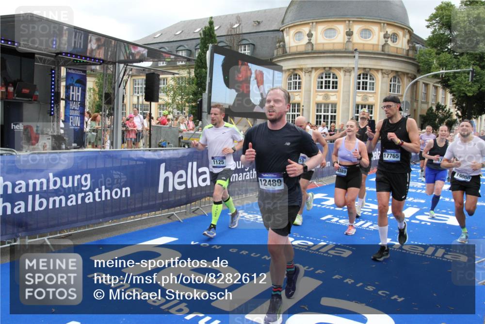 29.06.2025 - hella hamburg halbmarathon Michael Strokosch http://msf.ph/oto/8282612 29.06.2025 10:54:45 Ziel 1125, 1496, 2561, 3310, 6587, 7478, 8449, 9012, 9227, 12186, 12489, 13147, 14239, 15389, 15408, 15584, 17231, 17765, 19000 meine-sportfotos.de