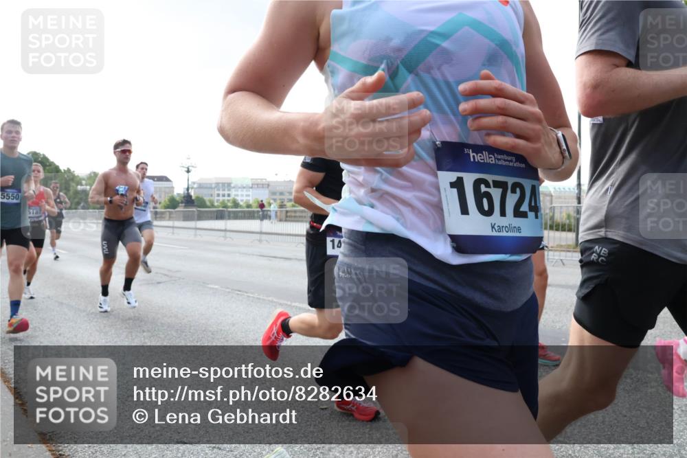 29.06.2025 - hella hamburg halbmarathon Lena Gebhardt http://msf.ph/oto/8282634 29.06.2025 09:45:43 Lombardsbrücke 5550, 5187, 14, 16724, 57, 1080, 1686, 1707, 1758, 1894, 1990, 2460, 2689, 3043, 4050, 4129, 4463, 4679, 4698, 4749, 5070, 5187, 5328, 5550, 5746, 5826, 6358, 6878, 7186, 7272, 7389, 7481, 7651, 7723, 7880, 7965, 8062, 8190, 8209, 8883, 9137, 9381, 9571, 9634, 10017, 10171, 10270, 10484, 10876, 11120, 11413, 11857, 12049, 12189, 12232, 12234, 12308, 12681, 12691, 12988, 13066, 13167, 13343, 13618, 13686, 13754, 14028, 14167, 15672, 16157 meine-sportfotos.de