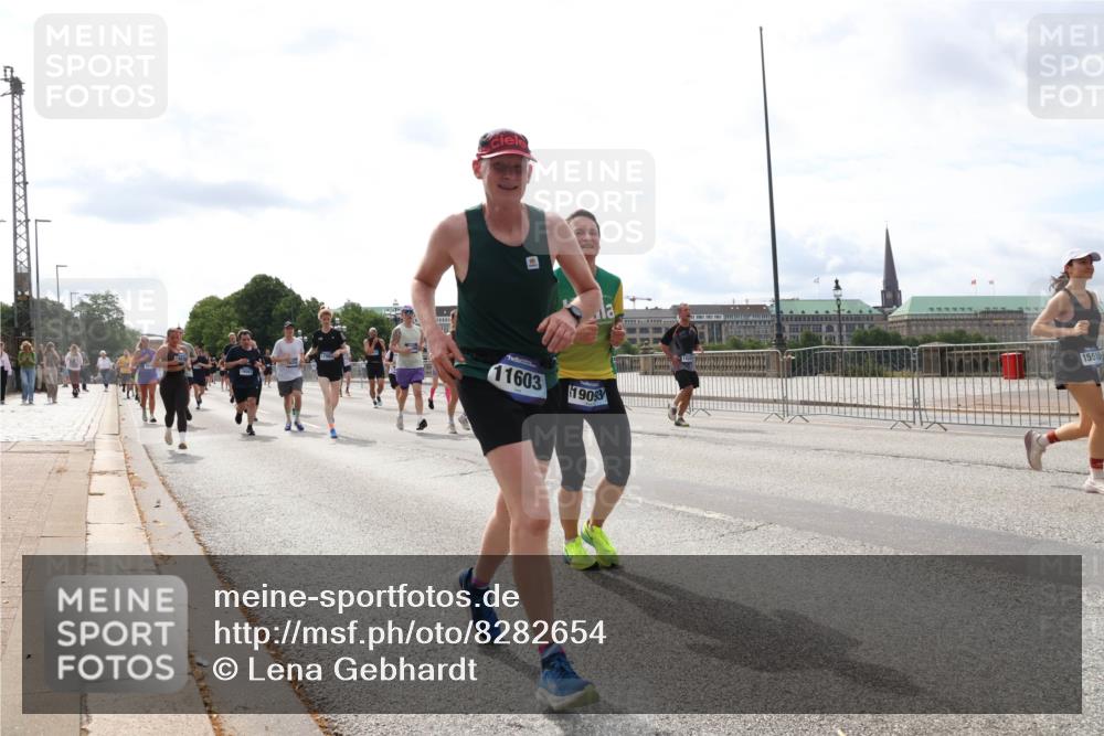 29.06.2025 - hella hamburg halbmarathon Lena Gebhardt http://msf.ph/oto/8282654 29.06.2025 10:20:39 Lombardsbrücke 11603, 19093, 15513, 1011, 1046, 1069, 1471, 1474, 2053, 2101, 2325, 2478, 2834, 2923, 2945, 3247, 3434, 3733, 3781, 3842, 4154, 4166, 4288, 4350, 4422, 4585, 4614, 4754, 4869, 5041, 5181, 5556, 5625, 5811, 5812, 5831, 5937, 6608, 6951, 7018, 7101, 7131, 7739, 7744, 8025, 8113, 8462, 8588, 8940, 9005, 9011, 9136, 9236, 9722, 9735, 9873, 9981, 10041, 10050, 10350, 10414, 10595, 10613, 10647, 10754, 11100, 11145, 11603, 11835, 11995, 12844 meine-sportfotos.de