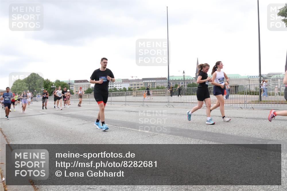 29.06.2025 - hella hamburg halbmarathon Lena Gebhardt http://msf.ph/oto/8282681 29.06.2025 10:55:05 Lombardsbrücke 13548, 15553, 6839, 1013, 1198, 2084, 2090, 2452, 2566, 2632, 3002, 3115, 3157, 3274, 3577, 4039, 4191, 4192, 4628, 5040, 5392, 5483, 5500, 5727, 5882, 6395, 6396, 6839, 6944, 6982, 7219, 7238, 7766, 8012, 8186, 8403, 8519, 9521, 9596, 10109, 10331, 10458, 10471, 10686, 11033, 11226, 11287, 11567, 11569, 11737, 11788, 11908, 12147, 12148, 12240, 12268, 12270, 13098, 13230, 13272, 13283, 13548, 13944, 13945, 13979, 13980, 14515, 15152, 15160, 16385 meine-sportfotos.de