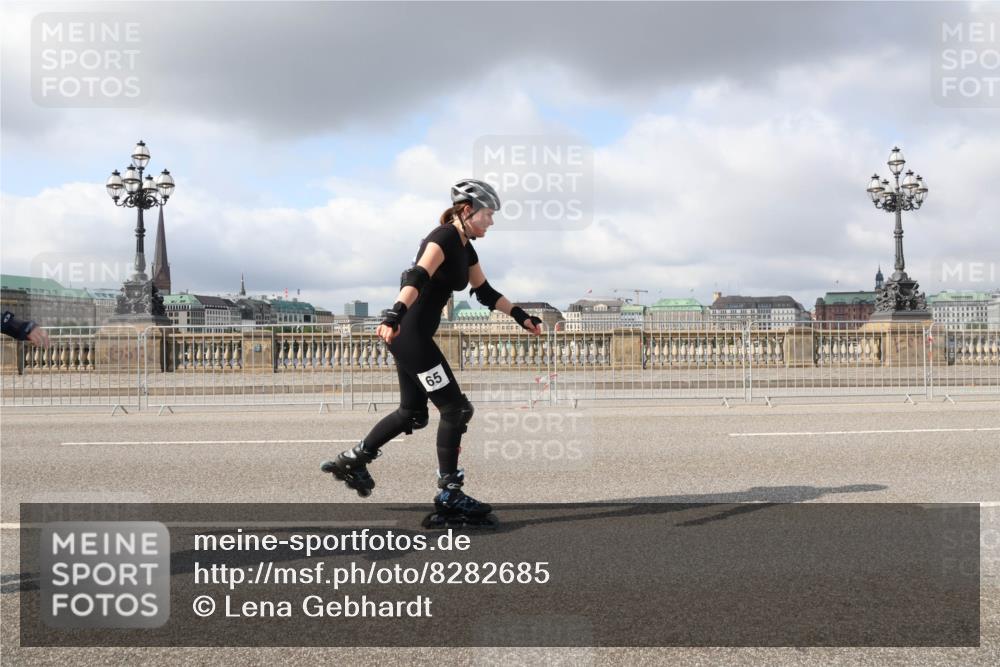 29.06.2025 - hella hamburg halbmarathon Lena Gebhardt http://msf.ph/oto/8282685 29.06.2025 09:05:04 Lombardsbrücke  meine-sportfotos.de