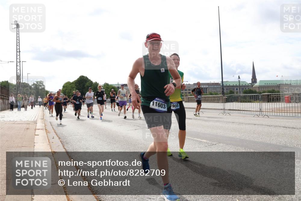 29.06.2025 - hella hamburg halbmarathon Lena Gebhardt http://msf.ph/oto/8282709 29.06.2025 10:20:40 Lombardsbrücke 11603, 1903, 1011, 1046, 1069, 1471, 1474, 2053, 2101, 2325, 2478, 2834, 2923, 2945, 3247, 3434, 3733, 3781, 3842, 4154, 4166, 4288, 4350, 4422, 4614, 4754, 4869, 5041, 5181, 5625, 5811, 5812, 5831, 5937, 6608, 6951, 7018, 7101, 7131, 7739, 7744, 8025, 8113, 8462, 8588, 8724, 8940, 9005, 9011, 9136, 9236, 9722, 9735, 9873, 9981, 10041, 10050, 10350, 10414, 10595, 10613, 10647, 10754, 11100, 11145, 11603, 11835, 11995, 12844 meine-sportfotos.de