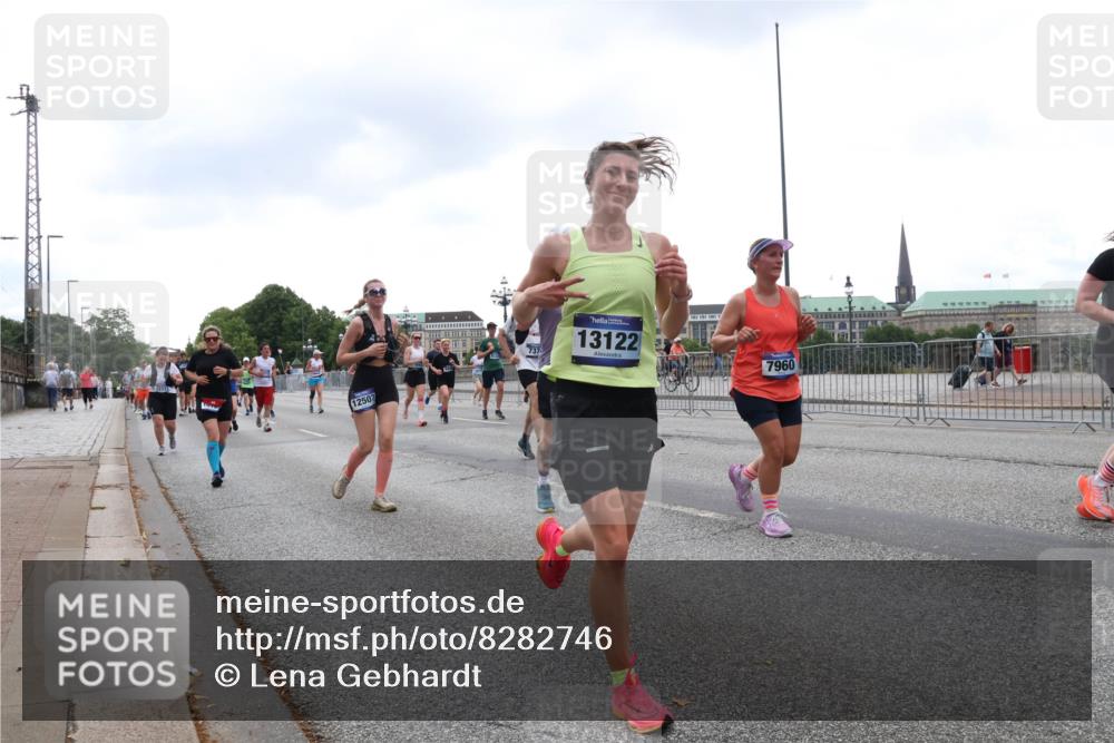 29.06.2025 - hella hamburg halbmarathon Lena Gebhardt http://msf.ph/oto/8282746 29.06.2025 10:46:32 Lombardsbrücke 1371, 1375, 1429, 1465, 1532, 1608, 1837, 1999, 2162, 2423, 2500, 2697, 2773, 2813, 2951, 3277, 3406, 3407, 3410, 3469, 3734, 4119, 4202, 4296, 4342, 4355, 4448, 4604, 5697, 5700, 5703, 5854, 6068, 6124, 6161, 6392, 6740, 7303, 7364, 7368, 7374, 7412, 7767, 7827, 7960, 7983, 8047, 8477, 8551, 8700, 9129, 9337, 9445, 9691, 10153, 10230, 11361, 11876, 11910, 12298, 12333, 12507, 12522, 13969, 14261, 15852, 16882, 16987 meine-sportfotos.de