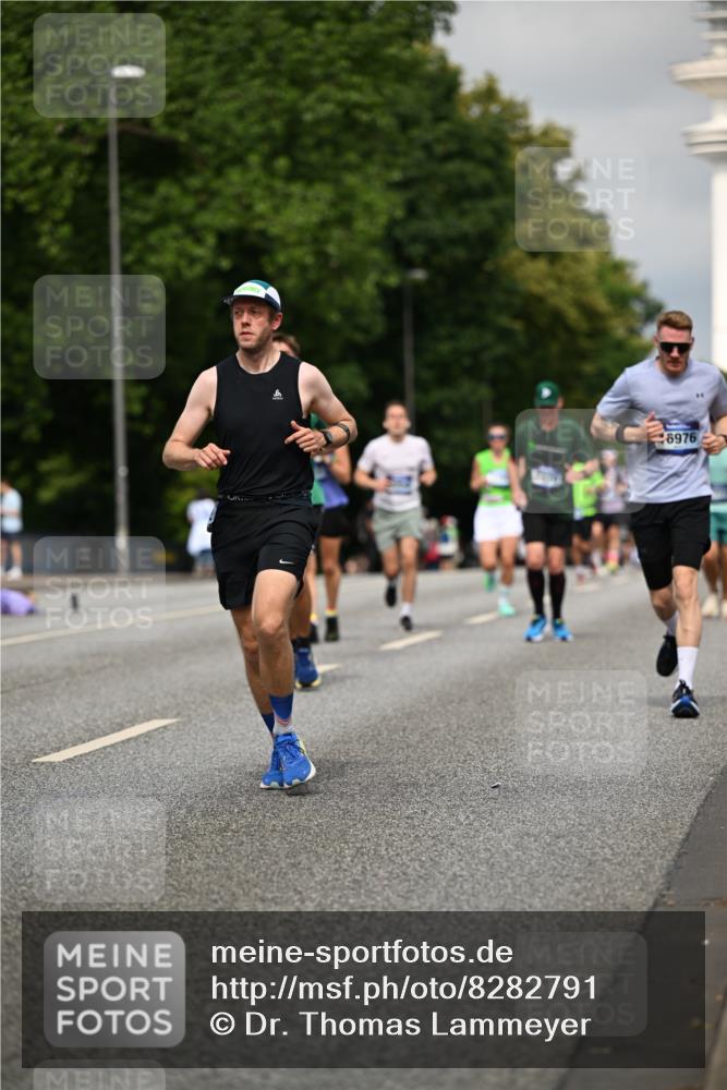 29.06.2025 - hella hamburg halbmarathon Dr. Thomas Lammeyer http://msf.ph/oto/8282791 29.06.2025 10:15:51 Kennedybrücke 1062, 1790, 2661, 3746, 3837, 4499, 6966, 7370, 7474, 8368, 9119, 9254, 9405, 10042 meine-sportfotos.de