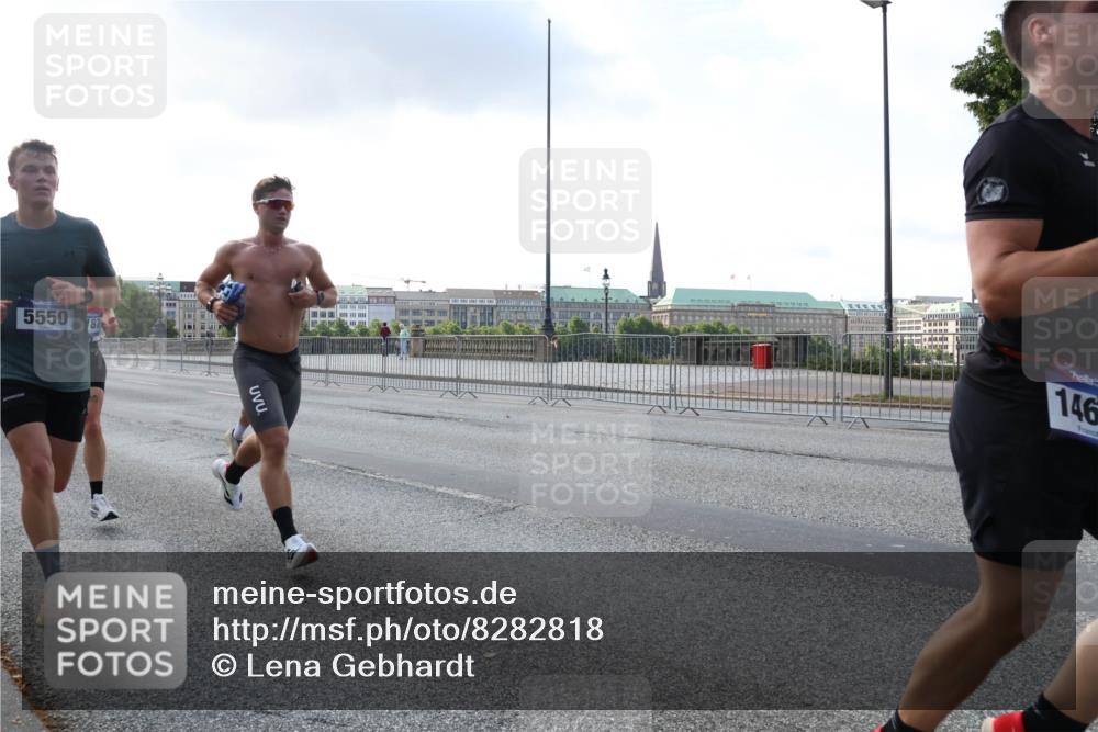 29.06.2025 - hella hamburg halbmarathon Lena Gebhardt http://msf.ph/oto/8282818 29.06.2025 09:45:44 Lombardsbrücke 5550, 187, 146, 57, 1080, 1686, 1707, 1758, 1894, 1990, 2460, 2689, 3043, 4050, 4129, 4463, 4679, 4698, 4749, 5070, 5187, 5328, 5550, 5746, 5826, 6358, 6878, 7186, 7272, 7389, 7481, 7651, 7723, 7880, 7965, 8062, 8190, 8209, 8883, 9137, 9381, 9571, 9634, 10017, 10171, 10270, 10484, 10876, 11120, 11413, 11857, 12049, 12189, 12232, 12234, 12308, 12681, 12691, 12988, 13066, 13167, 13343, 13618, 13686, 13754, 14028, 14167, 15672, 16157 meine-sportfotos.de
