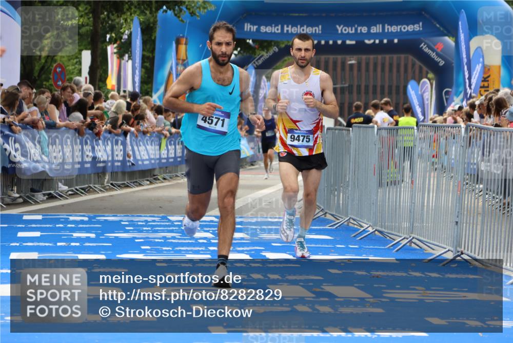 29.06.2025 - hella hamburg halbmarathon Strokosch-Dieckow http://msf.ph/oto/8282829 29.06.2025 10:22:21 Ziel 4571, 9475 meine-sportfotos.de