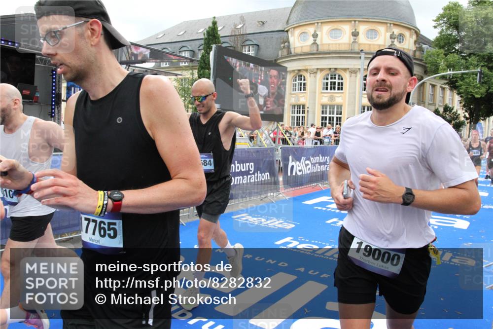 29.06.2025 - hella hamburg halbmarathon Michael Strokosch http://msf.ph/oto/8282832 29.06.2025 10:54:47 Ziel 1125, 1496, 2029, 2561, 3310, 4231, 6587, 7478, 8449, 9227, 10044, 12186, 12489, 13147, 14239, 15389, 15408, 15584, 17231, 17765, 19000 meine-sportfotos.de
