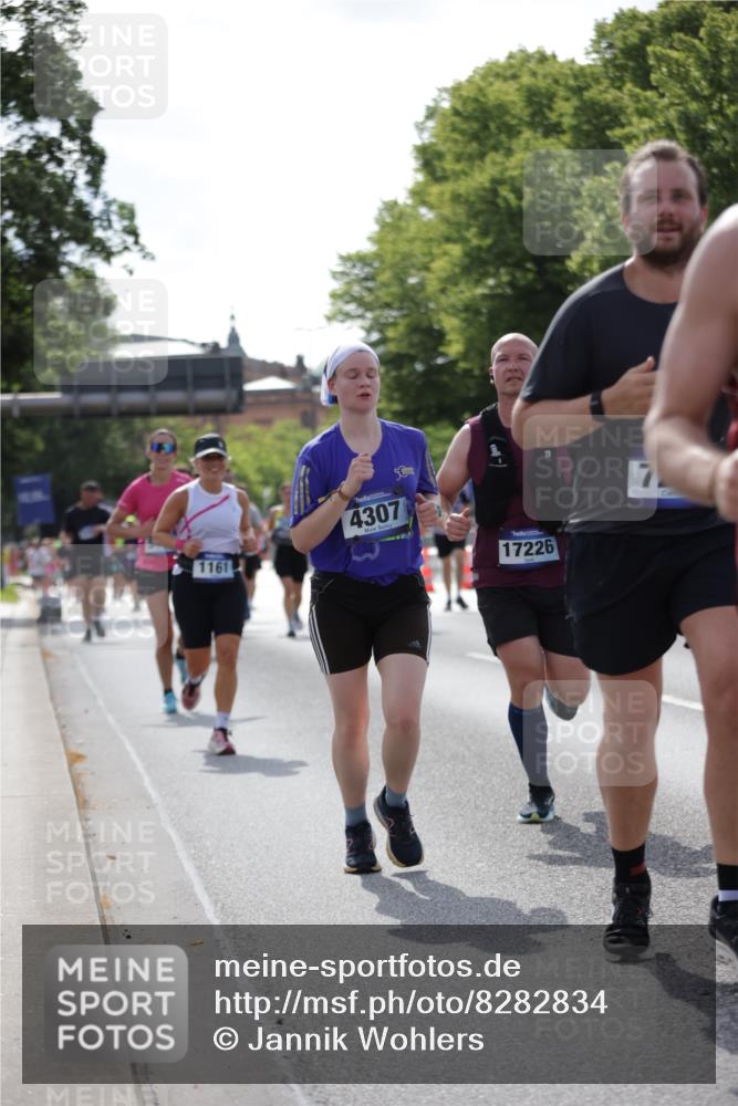 29.06.2025 - hella hamburg halbmarathon Jannik Wohlers http://msf.ph/oto/8282834 29.06.2025 10:03:04 Lombardsbrücke 1114, 1161, 1885, 2594, 2619, 2683, 4307, 4511, 5384, 5464, 6391, 6453, 7277, 7278, 7279, 7290, 7935, 9453, 11556, 12211, 12212, 12377, 12843, 13793, 13976, 15539, 15643, 16371, 16605, 17096, 17226, 17550, 18028, 18999 meine-sportfotos.de