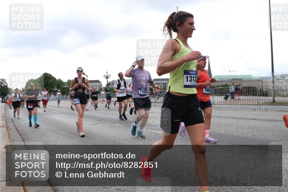 29.06.2025 - hella hamburg halbmarathon Lena Gebhardt http://msf.ph/oto/8282851 29.06.2025 10:46:32 Lombardsbrücke 1371, 1375, 1429, 1465, 1532, 1608, 1837, 1999, 2162, 2423, 2500, 2697, 2773, 2813, 2951, 3277, 3406, 3407, 3410, 3469, 3734, 4119, 4202, 4296, 4342, 4355, 4448, 4604, 5697, 5700, 5703, 5854, 6068, 6124, 6161, 6392, 6740, 7303, 7364, 7368, 7374, 7412, 7767, 7827, 7960, 7983, 8047, 8477, 8551, 8700, 9129, 9337, 9445, 9691, 10153, 10230, 11361, 11876, 11910, 12298, 12333, 12507, 12522, 13969, 14261, 15852, 16882, 16987 meine-sportfotos.de