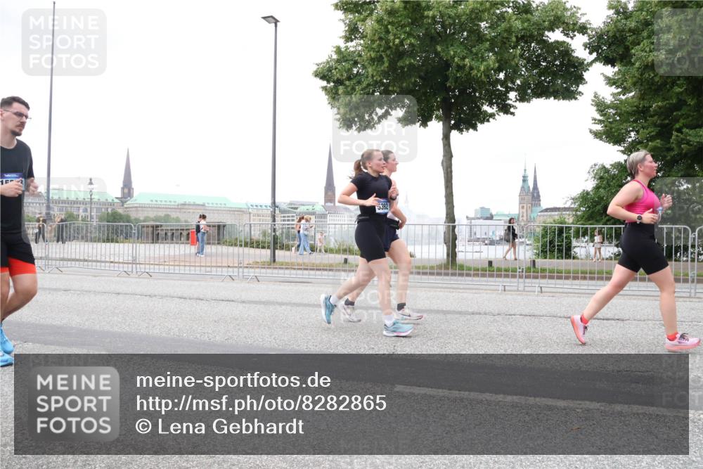 29.06.2025 - hella hamburg halbmarathon Lena Gebhardt http://msf.ph/oto/8282865 29.06.2025 10:55:06 Lombardsbrücke 15, 5392, 1013, 1198, 2084, 2090, 2452, 2566, 2632, 3002, 3115, 3157, 3274, 3577, 4039, 4191, 4192, 4628, 5040, 5392, 5483, 5500, 5727, 5882, 6395, 6396, 6839, 6944, 6982, 7219, 7238, 7766, 8012, 8186, 8403, 8519, 9521, 9596, 10109, 10331, 10458, 10471, 10686, 11033, 11109, 11226, 11287, 11737, 11788, 11908, 12147, 12148, 12240, 12268, 12270, 13098, 13230, 13272, 13283, 13548, 13944, 13945, 13979, 13980, 14515, 15152, 15160, 16385 meine-sportfotos.de