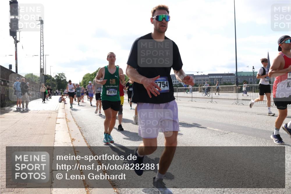 29.06.2025 - hella hamburg halbmarathon Lena Gebhardt http://msf.ph/oto/8282881 29.06.2025 09:58:12 Lombardsbrücke 11791, 2070, 3754, 1782, 1, 1034, 1094, 1179, 1190, 1258, 1285, 1320, 1321, 1335, 1563, 1815, 1870, 2034, 2070, 2138, 2397, 2417, 2448, 2612, 2636, 2656, 2711, 2946, 3041, 3058, 3091, 3114, 3251, 3859, 4814, 4903, 5032, 5093, 5305, 5672, 5721, 5775, 5894, 6164, 6272, 6355, 6356, 6433, 6569, 6580, 6585, 6628, 6754, 6776, 6897, 7065, 7134, 7409, 7478, 7509, 7646, 7724, 7856, 7896, 7952, 7976, 8154, 8311, 8393, 8508, 8590, 8825, 9012, 9057, 9562, 9656, 10084 meine-sportfotos.de