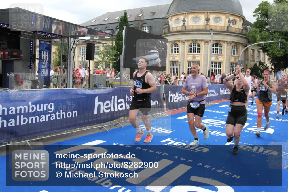 29.06.2025 - hella hamburg halbmarathon Michael Strokosch http://msf.ph/oto/8282900 29.06.2025 10:54:48 Ziel 1125, 1496, 2029, 2561, 3310, 4231, 6587, 7478, 8449, 9227, 10044, 12186, 12489, 13147, 14239, 15389, 15408, 15584, 17231, 17765, 19000 meine-sportfotos.de