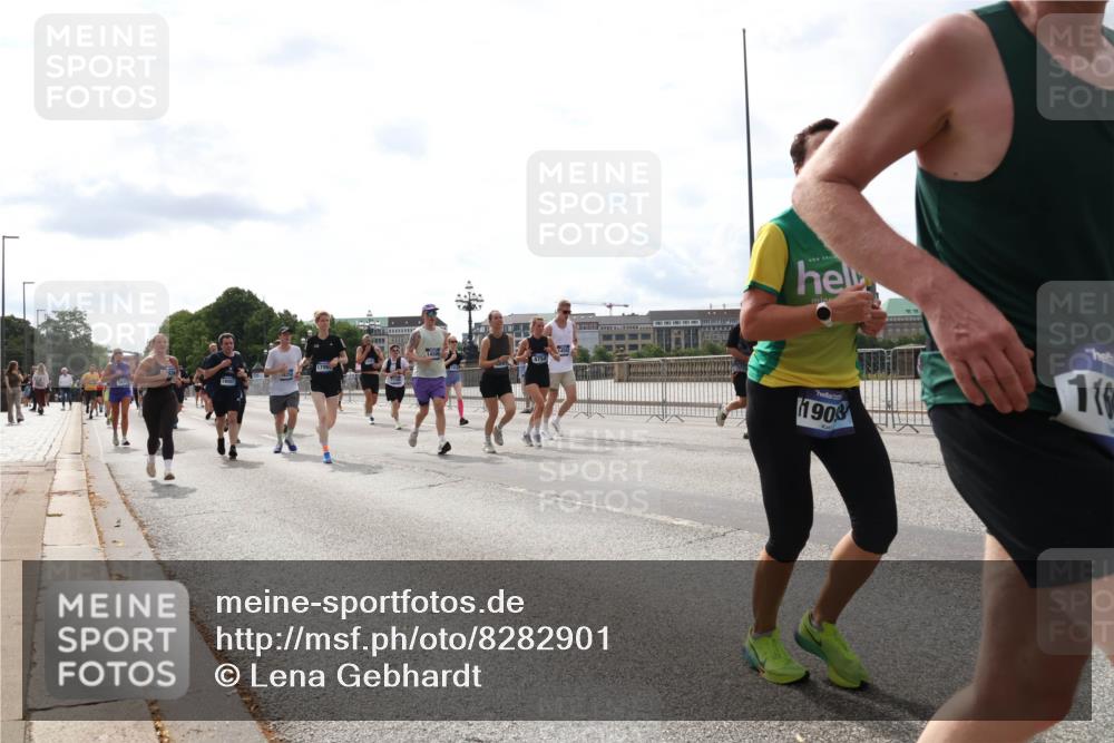 29.06.2025 - hella hamburg halbmarathon Lena Gebhardt http://msf.ph/oto/8282901 29.06.2025 10:20:40 Lombardsbrücke 1798, 4754, 1908, 116, 1011, 1046, 1069, 1471, 1474, 2053, 2101, 2325, 2478, 2834, 2923, 2945, 3247, 3434, 3733, 3781, 3842, 4154, 4166, 4288, 4350, 4422, 4614, 4754, 4869, 5041, 5181, 5625, 5811, 5812, 5831, 5937, 6608, 6951, 7018, 7101, 7131, 7739, 7744, 8025, 8113, 8462, 8588, 8724, 8940, 9005, 9011, 9136, 9236, 9722, 9735, 9873, 9981, 10041, 10050, 10350, 10414, 10595, 10613, 10647, 10754, 11100, 11145, 11603, 11835, 11995, 12844 meine-sportfotos.de