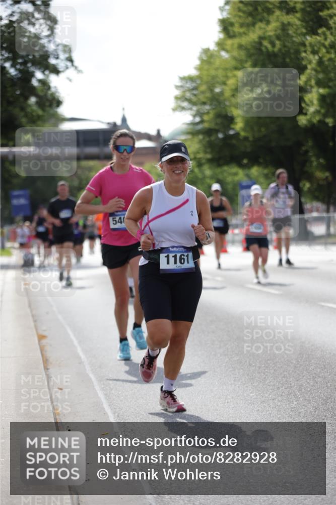 29.06.2025 - hella hamburg halbmarathon Jannik Wohlers http://msf.ph/oto/8282928 29.06.2025 10:03:06 Lombardsbrücke 1114, 1161, 1885, 2619, 2683, 2759, 4307, 4511, 5384, 5464, 6391, 6453, 7277, 7278, 7279, 9453, 10389, 11556, 12211, 12212, 12377, 12843, 13793, 13976, 15539, 15643, 15859, 16371, 17096, 17226, 17550, 18028, 18999 meine-sportfotos.de