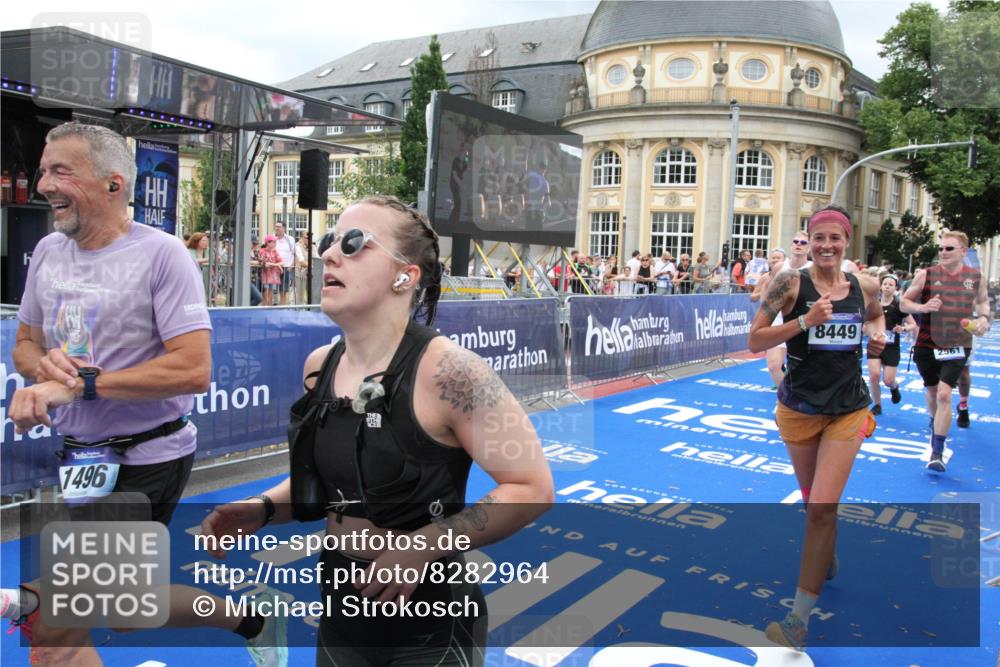 29.06.2025 - hella hamburg halbmarathon Michael Strokosch http://msf.ph/oto/8282964 29.06.2025 10:54:49 Ziel 1496, 2029, 2561, 3310, 4231, 6587, 7478, 8449, 9227, 10044, 12186, 13147, 14239, 15389, 15408, 15584, 17231, 19000 meine-sportfotos.de