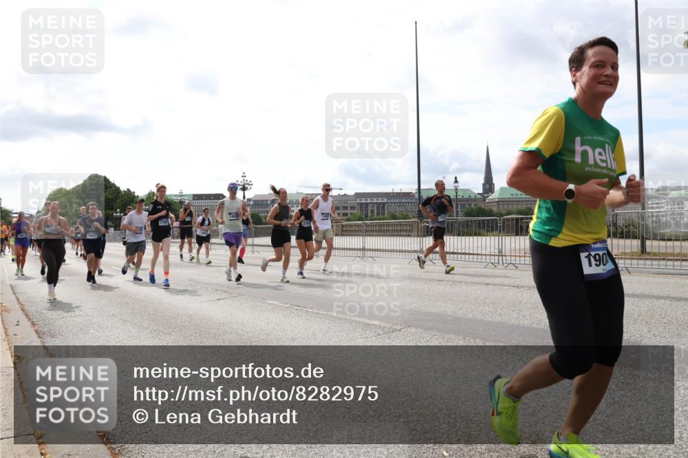 29.06.2025 - hella hamburg halbmarathon Lena Gebhardt http://msf.ph/oto/8282975 29.06.2025 10:20:40 Lombardsbrücke 5625, 18007, 1798, 190, 1011, 1046, 1069, 1471, 1474, 2053, 2101, 2325, 2478, 2834, 2923, 2945, 3247, 3434, 3733, 3781, 3842, 4154, 4166, 4288, 4350, 4422, 4614, 4754, 4869, 5041, 5181, 5625, 5811, 5812, 5831, 5937, 6608, 6951, 7018, 7101, 7131, 7739, 7744, 8025, 8113, 8462, 8588, 8724, 8940, 9005, 9011, 9136, 9236, 9722, 9735, 9873, 9981, 10041, 10050, 10350, 10414, 10595, 10613, 10647, 10754, 11100, 11145, 11603, 11835, 11995, 12844 meine-sportfotos.de