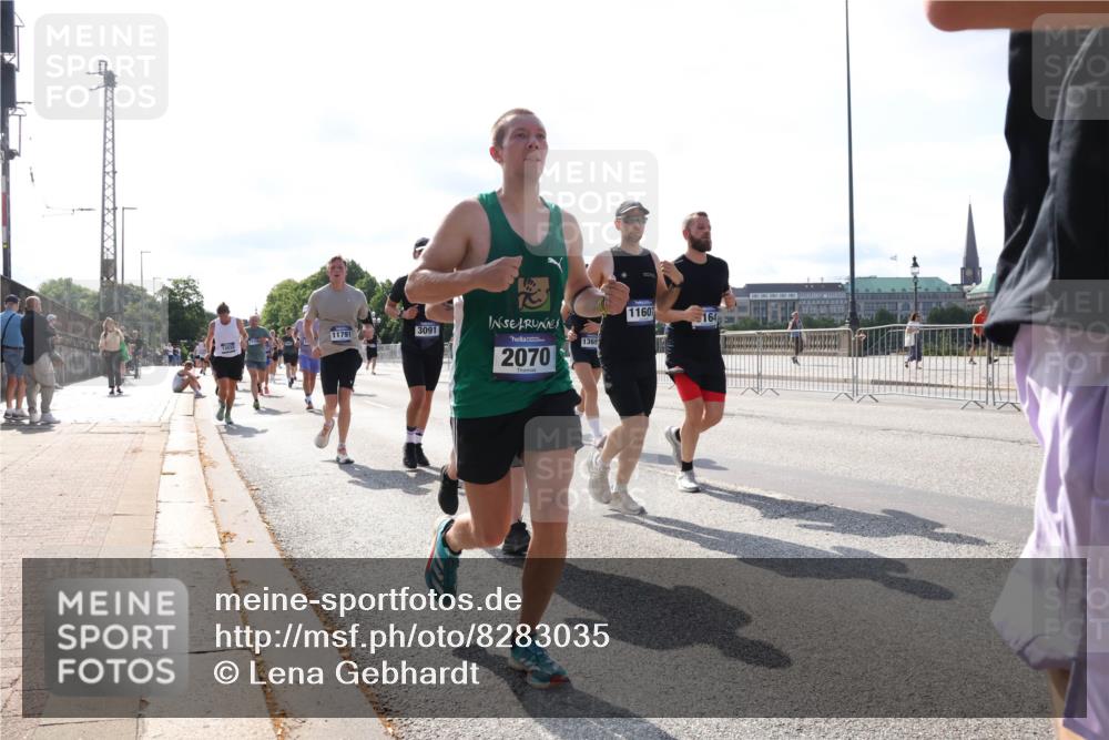 29.06.2025 - hella hamburg halbmarathon Lena Gebhardt http://msf.ph/oto/8283035 29.06.2025 09:58:13 Lombardsbrücke 11791, 13035, 3091, 2070, 1369, 11607, 164, 1034, 1094, 1179, 1190, 1258, 1285, 1320, 1321, 1335, 1563, 1815, 1870, 2034, 2070, 2138, 2397, 2417, 2448, 2612, 2636, 2656, 2711, 2946, 3041, 3058, 3091, 3114, 3251, 3859, 4814, 4903, 5093, 5305, 5672, 5721, 5775, 5894, 6164, 6272, 6355, 6356, 6433, 6569, 6580, 6585, 6628, 6754, 6776, 6897, 7065, 7134, 7409, 7478, 7509, 7646, 7724, 7856, 7896, 7952, 7976, 8154, 8311, 8393, 8508, 8590, 8825, 9012, 9057, 9562, 9656, 10084 meine-sportfotos.de