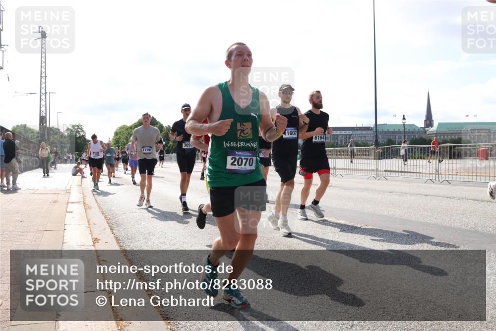 29.06.2025 - hella hamburg halbmarathon Lena Gebhardt http://msf.ph/oto/8283088 29.06.2025 09:58:13 Lombardsbrücke 11791, 309, 2070, 1607, 6164, 1034, 1094, 1179, 1190, 1258, 1285, 1320, 1321, 1335, 1563, 1815, 1870, 2034, 2070, 2138, 2397, 2417, 2448, 2612, 2636, 2656, 2711, 2946, 3041, 3058, 3091, 3114, 3251, 3859, 4814, 4903, 5093, 5305, 5672, 5721, 5775, 5894, 6164, 6272, 6355, 6356, 6433, 6569, 6580, 6585, 6628, 6754, 6776, 6897, 7065, 7134, 7409, 7478, 7509, 7646, 7724, 7856, 7896, 7952, 7976, 8154, 8311, 8393, 8508, 8590, 8825, 9012, 9057, 9562, 9656, 10084 meine-sportfotos.de