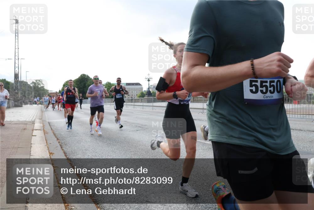 29.06.2025 - hella hamburg halbmarathon Lena Gebhardt http://msf.ph/oto/8283099 29.06.2025 09:45:45 Lombardsbrücke 10484, 5550, 57, 1080, 1686, 1707, 1758, 1894, 1990, 2460, 2689, 3043, 4050, 4129, 4463, 4679, 4698, 4749, 5070, 5187, 5328, 5550, 5746, 5826, 6358, 6878, 7186, 7272, 7389, 7481, 7651, 7723, 7880, 7965, 8062, 8190, 8209, 8883, 9137, 9381, 9571, 9634, 10017, 10171, 10270, 10484, 10876, 11120, 11413, 11857, 12189, 12232, 12234, 12308, 12681, 12691, 12988, 13066, 13167, 13343, 13618, 13686, 13754, 14028, 14167, 15672 meine-sportfotos.de