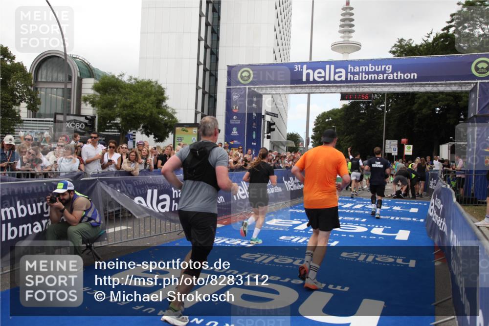 29.06.2025 - hella hamburg halbmarathon Michael Strokosch http://msf.ph/oto/8283112 29.06.2025 11:11:55 Ziel 2712, 2904, 3488, 4204, 7942, 8632, 8895, 10377, 12938, 13673, 13674, 13951, 14194, 15048, 17854 meine-sportfotos.de