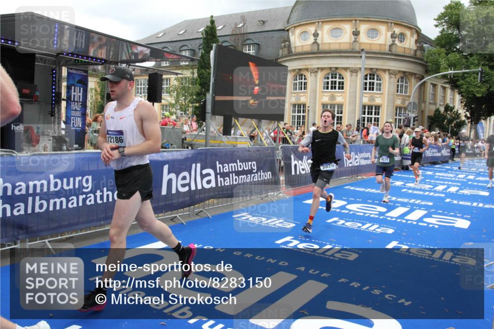 29.06.2025 - hella hamburg halbmarathon Michael Strokosch http://msf.ph/oto/8283150 29.06.2025 10:54:52 Ziel 1506, 2029, 2561, 4231, 6587, 9227, 10044, 12186, 13147, 14660, 17261 meine-sportfotos.de