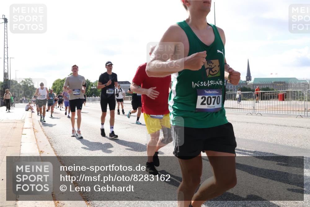 29.06.2025 - hella hamburg halbmarathon Lena Gebhardt http://msf.ph/oto/8283162 29.06.2025 09:58:13 Lombardsbrücke 11791, 3091, 1303, 2070, 1034, 1094, 1179, 1190, 1258, 1285, 1320, 1321, 1335, 1563, 1815, 1870, 2034, 2070, 2138, 2397, 2417, 2448, 2612, 2636, 2656, 2711, 2946, 3041, 3058, 3091, 3114, 3251, 3859, 4814, 4903, 5093, 5305, 5672, 5721, 5775, 5894, 6164, 6272, 6355, 6356, 6433, 6569, 6580, 6585, 6628, 6754, 6776, 6897, 7065, 7134, 7409, 7478, 7509, 7646, 7724, 7856, 7896, 7952, 7976, 8154, 8311, 8393, 8508, 8590, 8825, 9012, 9057, 9562, 9656, 10084 meine-sportfotos.de