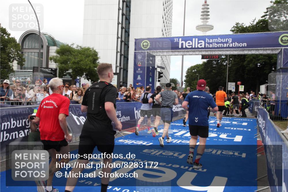 29.06.2025 - hella hamburg halbmarathon Michael Strokosch http://msf.ph/oto/8283172 29.06.2025 11:11:58 Ziel 1527, 2712, 2904, 2990, 3488, 4204, 6664, 7942, 8632, 8673, 8895, 10297, 10377, 12938, 13951, 14194, 15048, 16491, 16723, 17854 meine-sportfotos.de