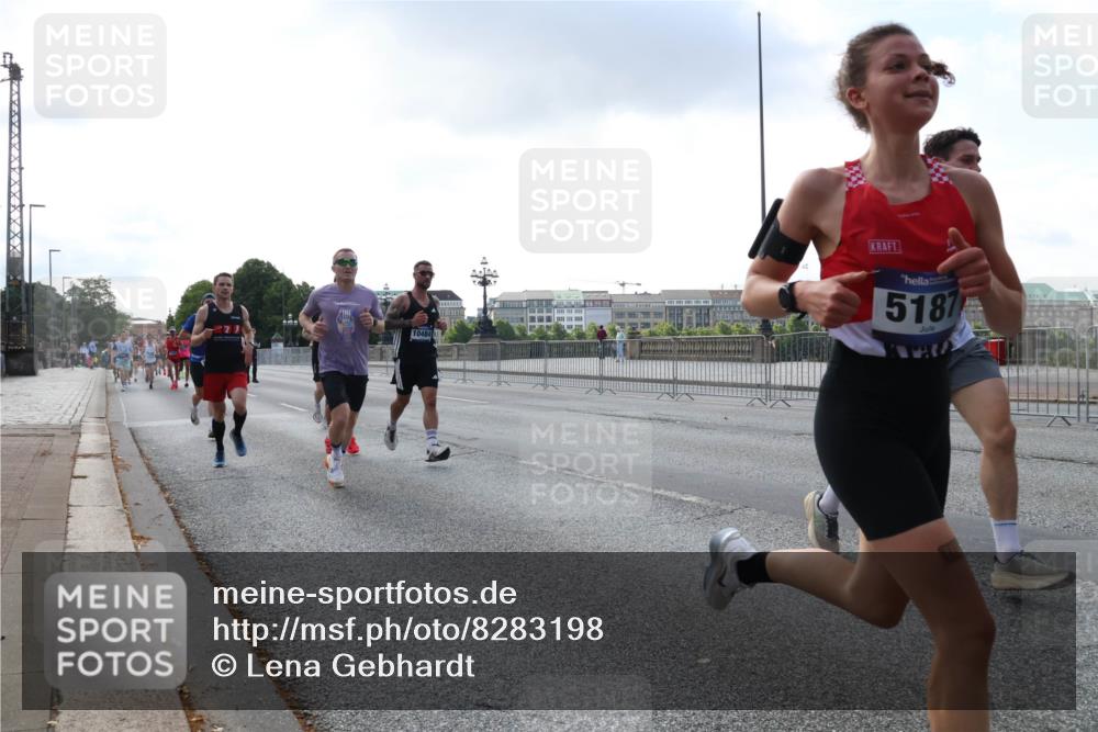 29.06.2025 - hella hamburg halbmarathon Lena Gebhardt http://msf.ph/oto/8283198 29.06.2025 09:45:45 Lombardsbrücke 10484, 5187, 57, 1080, 1686, 1707, 1758, 1894, 1990, 2460, 2689, 3043, 4050, 4129, 4463, 4679, 4698, 4749, 5070, 5187, 5328, 5550, 5746, 5826, 6358, 6878, 7186, 7272, 7389, 7481, 7651, 7723, 7880, 7965, 8062, 8190, 8209, 8883, 9137, 9381, 9571, 9634, 10017, 10171, 10270, 10484, 10876, 11120, 11413, 11857, 12189, 12232, 12234, 12308, 12681, 12691, 12988, 13066, 13167, 13343, 13618, 13686, 13754, 14028, 14167, 15672 meine-sportfotos.de