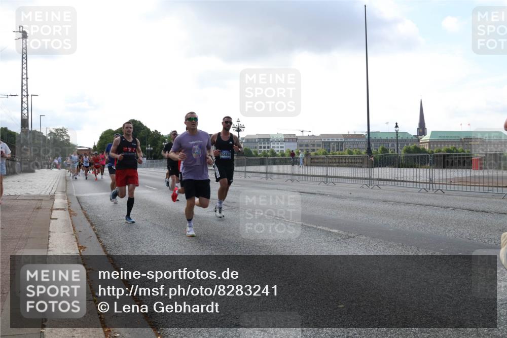 29.06.2025 - hella hamburg halbmarathon Lena Gebhardt http://msf.ph/oto/8283241 29.06.2025 09:45:45 Lombardsbrücke 10484, 57, 1080, 1686, 1707, 1758, 1894, 1990, 2460, 2689, 3043, 4050, 4129, 4463, 4679, 4698, 4749, 5070, 5187, 5328, 5550, 5746, 5826, 6358, 6878, 7186, 7272, 7389, 7481, 7651, 7723, 7880, 7965, 8062, 8190, 8209, 8883, 9137, 9381, 9571, 9634, 10017, 10171, 10270, 10484, 10876, 11120, 11413, 11857, 12189, 12232, 12234, 12308, 12681, 12691, 12988, 13066, 13167, 13343, 13618, 13686, 13754, 14028, 14167, 15672 meine-sportfotos.de