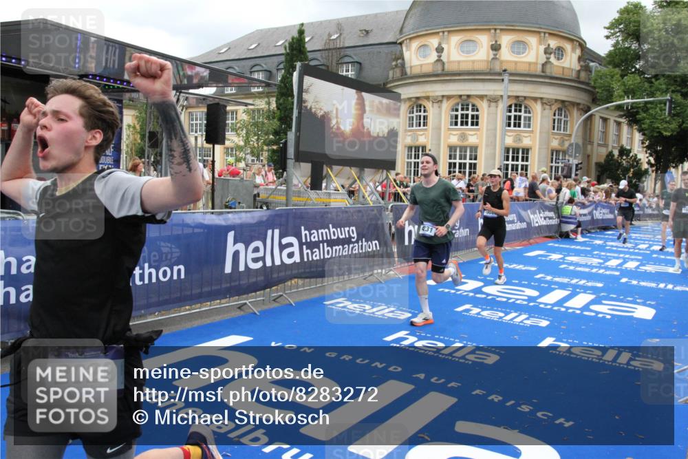 29.06.2025 - hella hamburg halbmarathon Michael Strokosch http://msf.ph/oto/8283272 29.06.2025 10:54:53 Ziel 1506, 2029, 4231, 6587, 9227, 10044, 12186, 14660, 16623, 16868, 17261 meine-sportfotos.de