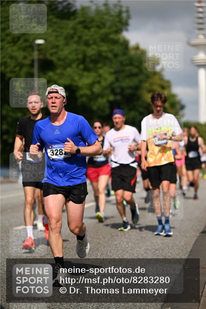 29.06.2025 - hella hamburg halbmarathon Dr. Thomas Lammeyer http://msf.ph/oto/8283280 29.06.2025 09:53:16 Kennedybrücke 1343, 1445, 1800, 1975, 2324, 2573, 2750, 2949, 3136, 3282, 3431, 4148, 4303, 4425, 5248, 5889, 6123, 6149, 6682, 7229, 7796, 8370, 8465, 9264, 9265, 9296, 9914, 10930 meine-sportfotos.de