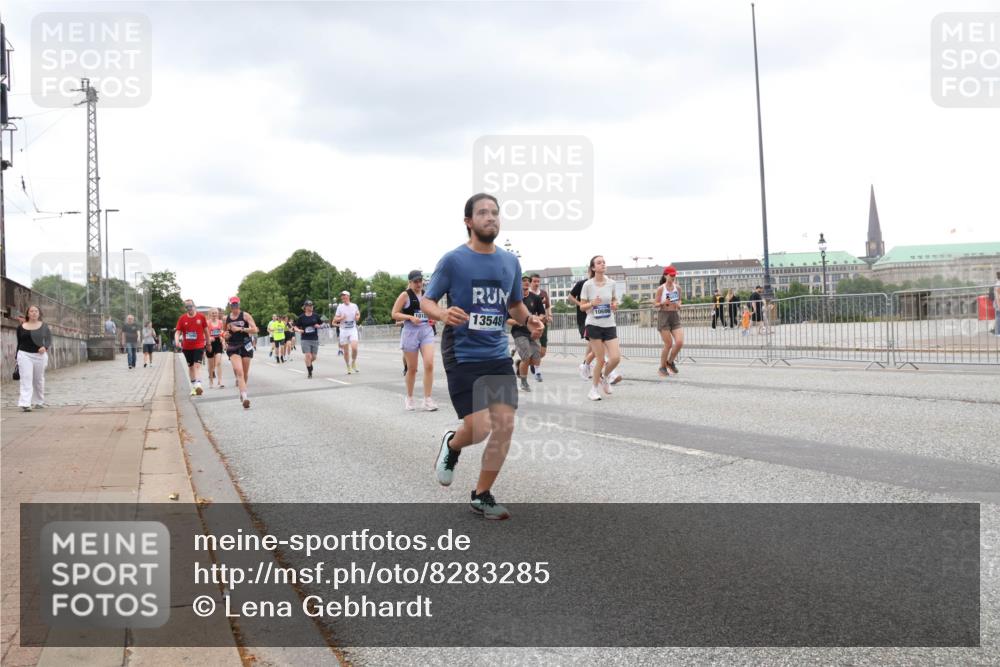29.06.2025 - hella hamburg halbmarathon Lena Gebhardt http://msf.ph/oto/8283285 29.06.2025 10:55:09 Lombardsbrücke 13548, 1013, 1198, 2084, 2090, 2452, 2566, 2632, 3002, 3115, 3157, 3274, 3577, 4039, 4191, 4192, 4628, 5040, 5392, 5483, 5500, 5727, 5882, 6395, 6396, 6839, 6944, 6982, 7219, 7238, 7680, 7766, 8012, 8186, 8403, 8519, 9521, 9596, 10109, 10331, 10458, 10471, 10686, 10885, 11109, 11226, 11287, 11737, 11788, 11908, 12147, 12148, 12240, 12268, 12270, 13098, 13230, 13283, 13548, 13944, 13945, 13979, 13980, 14515, 14727, 15152, 15160, 16385 meine-sportfotos.de