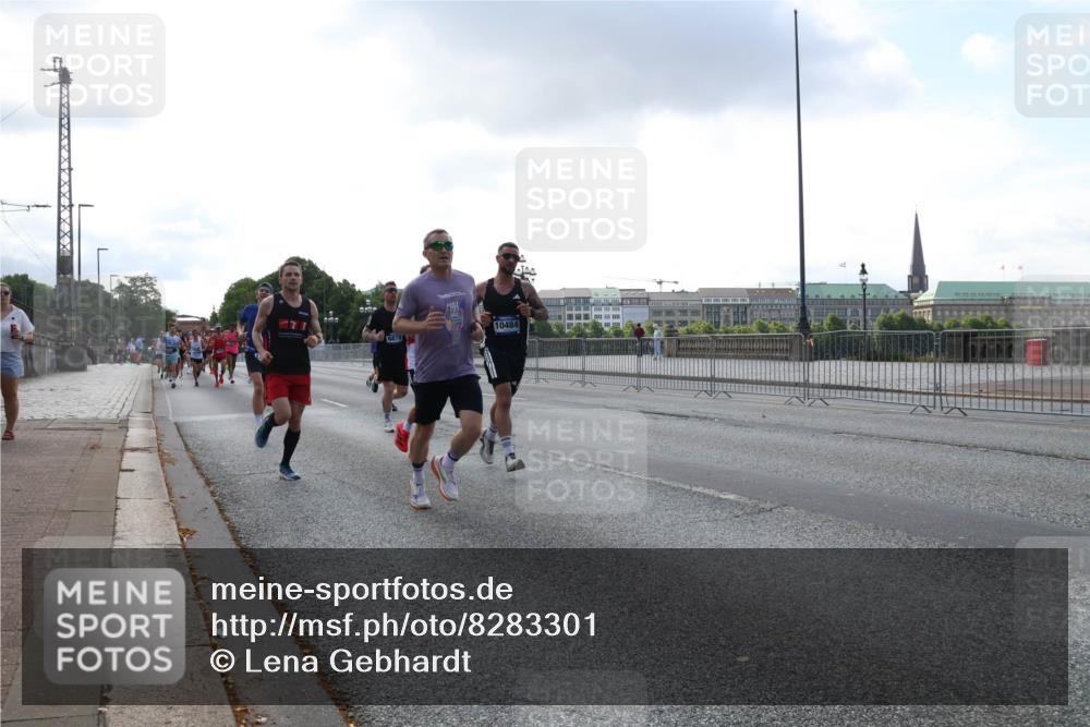 29.06.2025 - hella hamburg halbmarathon Lena Gebhardt http://msf.ph/oto/8283301 29.06.2025 09:45:45 Lombardsbrücke 6878, 10484, 57, 1080, 1686, 1707, 1758, 1894, 1990, 2460, 2689, 3043, 4050, 4129, 4463, 4679, 4698, 4749, 5070, 5187, 5328, 5550, 5746, 5826, 6358, 6878, 7186, 7272, 7389, 7481, 7651, 7723, 7880, 7965, 8062, 8190, 8209, 8883, 9137, 9381, 9571, 9634, 10017, 10171, 10270, 10484, 10876, 11120, 11413, 11857, 12189, 12232, 12234, 12308, 12681, 12691, 12988, 13066, 13167, 13343, 13618, 13686, 13754, 14028, 14167, 15672 meine-sportfotos.de