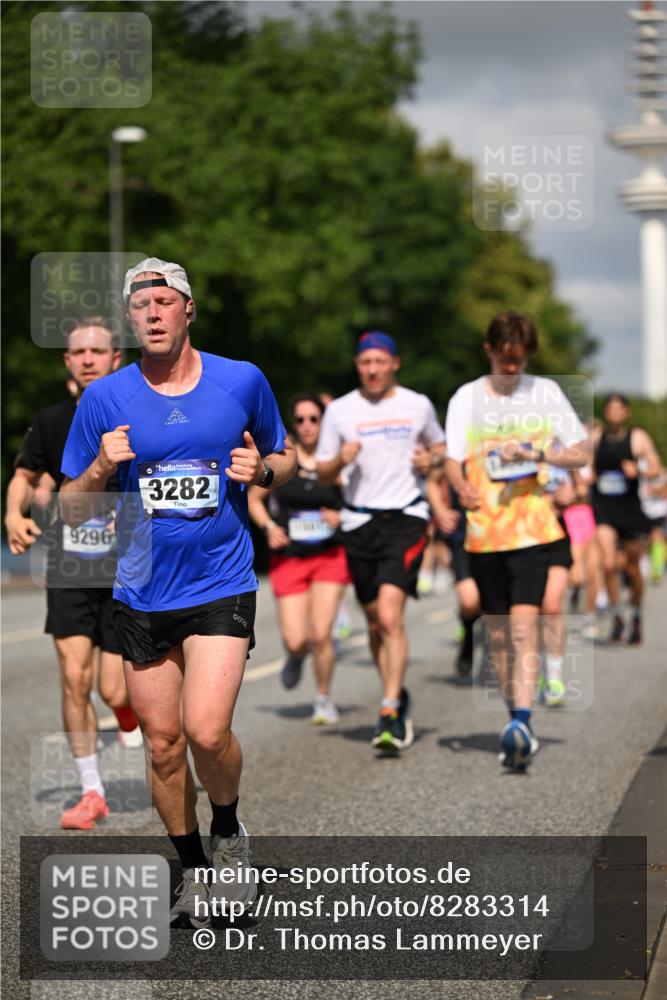 29.06.2025 - hella hamburg halbmarathon Dr. Thomas Lammeyer http://msf.ph/oto/8283314 29.06.2025 09:53:16 Kennedybrücke 1343, 1445, 1800, 1975, 2324, 2573, 2750, 2949, 3136, 3282, 3431, 4148, 4303, 4425, 5248, 5889, 6123, 6149, 6682, 7229, 7796, 8370, 8465, 9264, 9265, 9296, 9914, 10930 meine-sportfotos.de