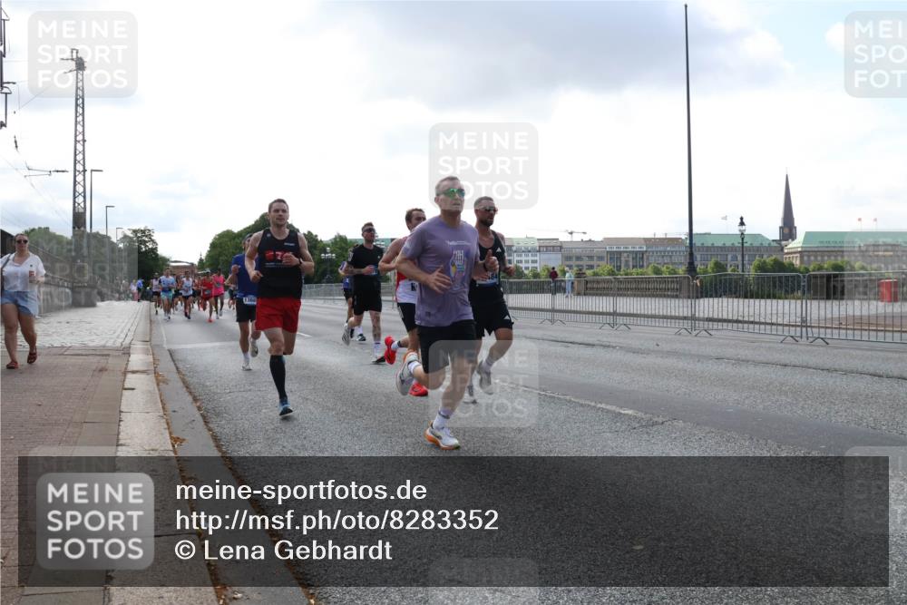29.06.2025 - hella hamburg halbmarathon Lena Gebhardt http://msf.ph/oto/8283352 29.06.2025 09:45:45 Lombardsbrücke 1368, 57, 1080, 1686, 1707, 1758, 1894, 1990, 2460, 2689, 3043, 4050, 4129, 4463, 4679, 4698, 4749, 5070, 5187, 5328, 5550, 5746, 5826, 6358, 6878, 7186, 7272, 7389, 7481, 7651, 7723, 7880, 7965, 8062, 8190, 8209, 8883, 9137, 9381, 9571, 9634, 10017, 10171, 10270, 10484, 10876, 11120, 11413, 11857, 12189, 12232, 12234, 12308, 12681, 12691, 12988, 13066, 13167, 13343, 13618, 13686, 13754, 14028, 14167, 15672 meine-sportfotos.de