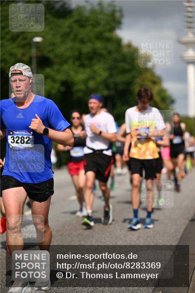 29.06.2025 - hella hamburg halbmarathon Dr. Thomas Lammeyer http://msf.ph/oto/8283369 29.06.2025 09:53:17 Kennedybrücke 1343, 1445, 1800, 1975, 2324, 2573, 2750, 2949, 3136, 3282, 3431, 4148, 4303, 4425, 5248, 5889, 6123, 6149, 6682, 7229, 7796, 8370, 8465, 9264, 9265, 9296, 9914, 10930 meine-sportfotos.de