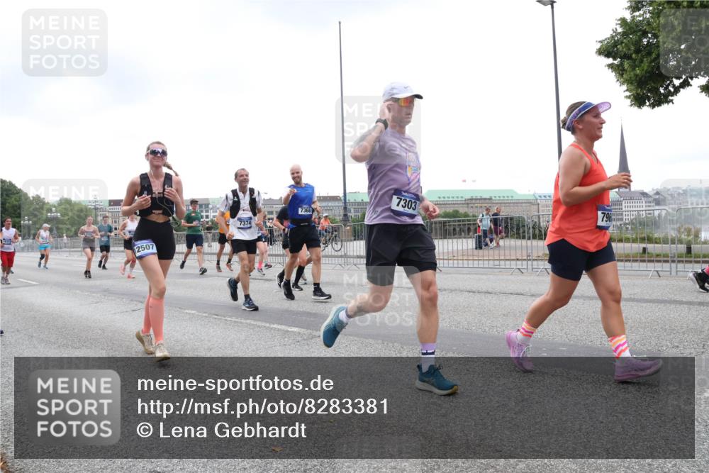 29.06.2025 - hella hamburg halbmarathon Lena Gebhardt http://msf.ph/oto/8283381 29.06.2025 10:46:32 Lombardsbrücke 1371, 1375, 1429, 1465, 1532, 1608, 1837, 1999, 2162, 2423, 2500, 2697, 2773, 2813, 2951, 3277, 3406, 3407, 3410, 3469, 3734, 4119, 4202, 4296, 4342, 4355, 4448, 4604, 5697, 5700, 5703, 5854, 6068, 6124, 6161, 6392, 6740, 7303, 7364, 7368, 7374, 7412, 7767, 7827, 7960, 7983, 8047, 8477, 8551, 8700, 9129, 9337, 9445, 9691, 10153, 10230, 11361, 11876, 11910, 12298, 12333, 12507, 12522, 13969, 14261, 15852, 16882, 16987 meine-sportfotos.de