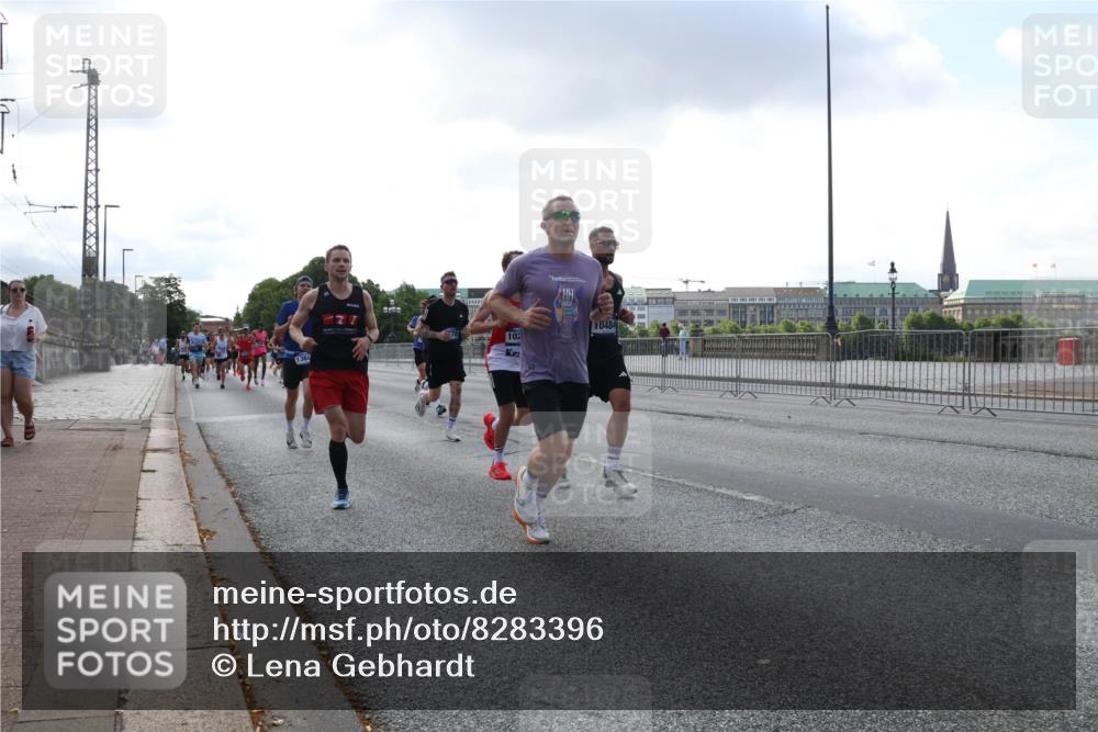 29.06.2025 - hella hamburg halbmarathon Lena Gebhardt http://msf.ph/oto/8283396 29.06.2025 09:45:46 Lombardsbrücke 1368, 102, 104841, 57, 1080, 1686, 1707, 1894, 1990, 2460, 2689, 3043, 4050, 4129, 4463, 4679, 4698, 4749, 4812, 5070, 5187, 5328, 5550, 5746, 5826, 6358, 6878, 7186, 7272, 7389, 7481, 7651, 7723, 7880, 7965, 8062, 8190, 8209, 8883, 9137, 9571, 9634, 10017, 10171, 10270, 10484, 10876, 11120, 11413, 11857, 12189, 12232, 12234, 12308, 12681, 12691, 12988, 13066, 13167, 13343, 13618, 13686, 13754, 14028, 14167 meine-sportfotos.de