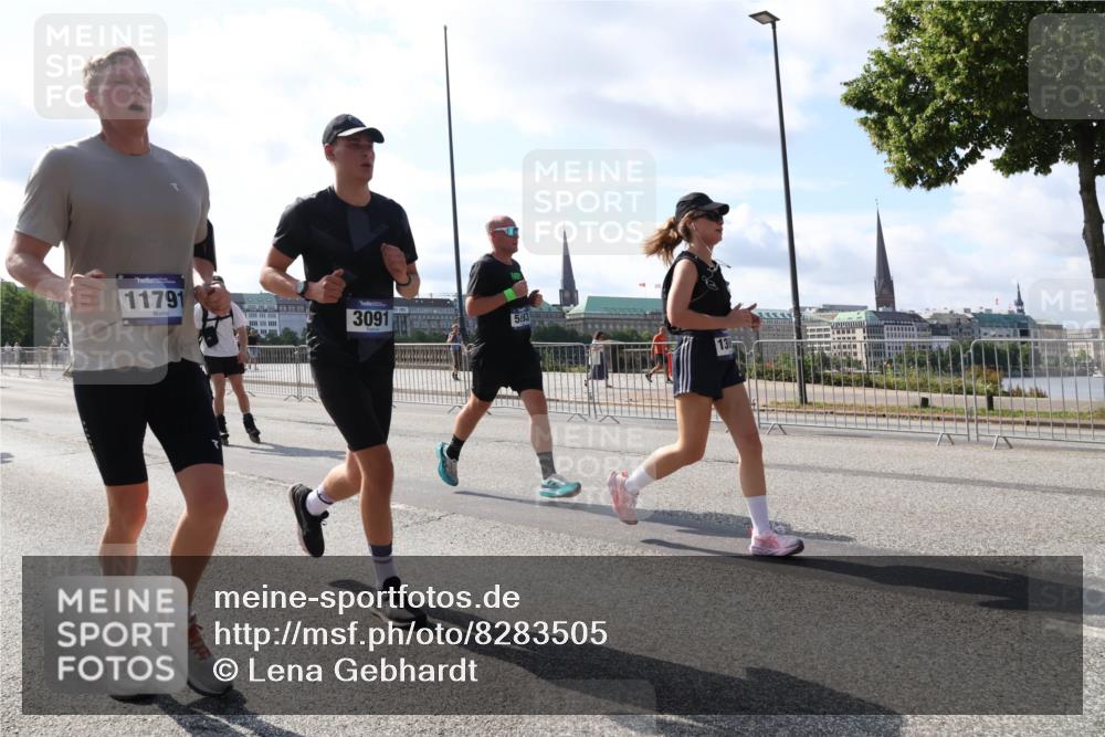 29.06.2025 - hella hamburg halbmarathon Lena Gebhardt http://msf.ph/oto/8283505 29.06.2025 09:58:14 Lombardsbrücke 11791, 3091, 593, 13, 1034, 1179, 1190, 1258, 1285, 1320, 1321, 1335, 1563, 1815, 1870, 2029, 2034, 2070, 2138, 2397, 2417, 2448, 2612, 2636, 2656, 2711, 2946, 3041, 3058, 3091, 3097, 3114, 3251, 3859, 4814, 4903, 5093, 5305, 5672, 5721, 5775, 5894, 6164, 6272, 6355, 6356, 6433, 6569, 6580, 6585, 6628, 6754, 6776, 6897, 7065, 7409, 7478, 7509, 7646, 7724, 7856, 7896, 7952, 7976, 8154, 8311, 8393, 8508, 8590, 8825, 9012, 9057, 9562, 9656, 10084 meine-sportfotos.de