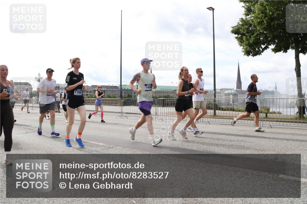 29.06.2025 - hella hamburg halbmarathon Lena Gebhardt http://msf.ph/oto/8283527 29.06.2025 10:20:42 Lombardsbrücke 5638, 17987, 14500, 1011, 1046, 1069, 1471, 1474, 2053, 2101, 2325, 2478, 2834, 2923, 2945, 3247, 3434, 3733, 3781, 3842, 4082, 4154, 4166, 4288, 4350, 4422, 4614, 4754, 4869, 5041, 5181, 5625, 5811, 5812, 5831, 5937, 6608, 6951, 7018, 7101, 7131, 7739, 8025, 8113, 8462, 8588, 8724, 8940, 9005, 9011, 9136, 9236, 9722, 9735, 9873, 9981, 10041, 10050, 10350, 10414, 10595, 10613, 10647, 10754, 11100, 11145, 11603, 11835, 11995, 12844 meine-sportfotos.de