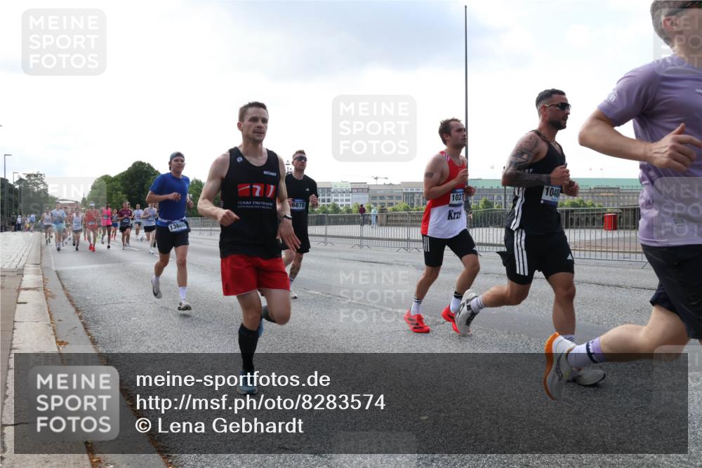 29.06.2025 - hella hamburg halbmarathon Lena Gebhardt http://msf.ph/oto/8283574 29.06.2025 09:45:46 Lombardsbrücke 13686, 1027, 1048, 6878, 57, 1080, 1686, 1707, 1894, 1990, 2460, 2689, 3043, 4050, 4129, 4463, 4679, 4698, 4749, 4812, 5070, 5187, 5328, 5550, 5746, 5826, 6358, 6878, 7186, 7272, 7389, 7481, 7651, 7723, 7880, 7965, 8062, 8190, 8209, 8883, 9137, 9571, 9634, 10017, 10171, 10270, 10484, 10876, 11120, 11413, 11857, 12189, 12232, 12234, 12308, 12681, 12691, 12988, 13066, 13167, 13343, 13618, 13686, 13754, 14028, 14167 meine-sportfotos.de