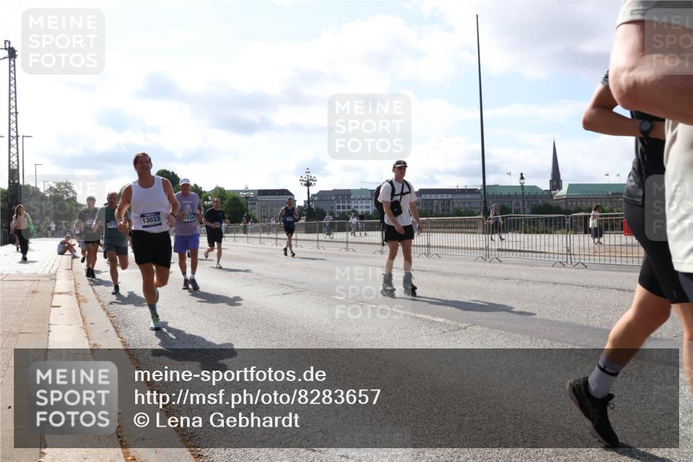 29.06.2025 - hella hamburg halbmarathon Lena Gebhardt http://msf.ph/oto/8283657 29.06.2025 09:58:15 Lombardsbrücke 1717, 13033, 1034, 1034, 1179, 1190, 1258, 1285, 1320, 1321, 1335, 1563, 1815, 1870, 2029, 2034, 2070, 2138, 2397, 2417, 2448, 2612, 2636, 2656, 2711, 3041, 3058, 3091, 3097, 3114, 3251, 3859, 4814, 4903, 5093, 5305, 5672, 5721, 5775, 5894, 6164, 6272, 6355, 6356, 6433, 6569, 6580, 6585, 6628, 6754, 6776, 6897, 7065, 7409, 7478, 7509, 7646, 7724, 7856, 7896, 7952, 7976, 8154, 8311, 8393, 8508, 8590, 8825, 9012, 9057, 9562, 9656, 10084 meine-sportfotos.de