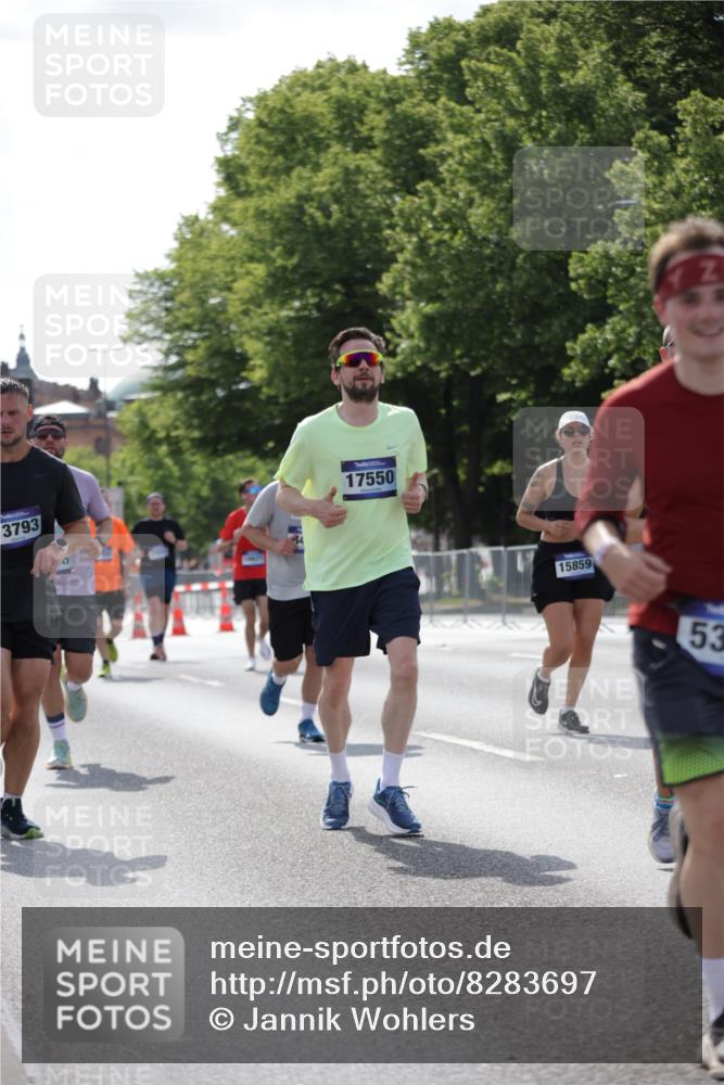 29.06.2025 - hella hamburg halbmarathon Jannik Wohlers http://msf.ph/oto/8283697 29.06.2025 10:03:12 Lombardsbrücke 1114, 1161, 1885, 2277, 2683, 2759, 4307, 5384, 5396, 5464, 6391, 7006, 7277, 7278, 7279, 8484, 10389, 11402, 12377, 13793, 13976, 15539, 15643, 15859, 16371, 16621, 17226, 17550, 18028, 18999 meine-sportfotos.de