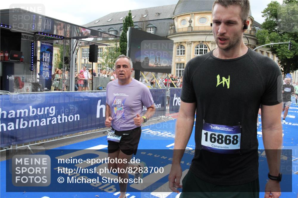 29.06.2025 - hella hamburg halbmarathon Michael Strokosch http://msf.ph/oto/8283700 29.06.2025 10:54:59 Ziel 1327, 1506, 3652, 4616, 5020, 6433, 6994, 8514, 8698, 10266, 13988, 14638, 14660, 14845, 15156, 16047, 16623, 16868, 17261, 18181, 18325 meine-sportfotos.de