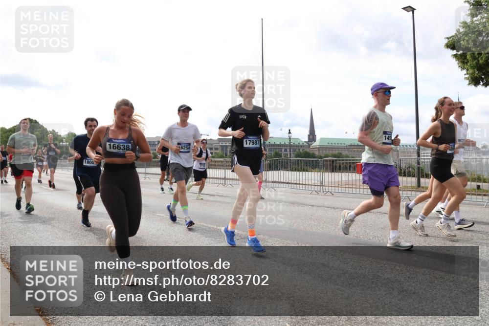 29.06.2025 - hella hamburg halbmarathon Lena Gebhardt http://msf.ph/oto/8283702 29.06.2025 10:20:43 Lombardsbrücke 1800, 16638, 6254, 11100, 145, 17987, 1011, 1046, 1069, 1471, 1474, 2053, 2101, 2325, 2478, 2834, 2923, 2945, 3247, 3434, 3733, 3781, 3813, 3842, 4082, 4154, 4166, 4288, 4350, 4422, 4614, 4754, 4869, 5041, 5181, 5625, 5831, 5937, 6608, 6951, 7018, 7101, 7131, 7739, 8025, 8113, 8462, 8588, 8724, 8940, 9005, 9011, 9136, 9236, 9722, 9873, 9981, 10041, 10050, 10350, 10414, 10585, 10595, 10613, 10647, 10754, 11100, 11145, 11603, 11835, 11995, 12844 meine-sportfotos.de