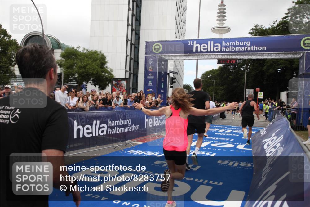 29.06.2025 - hella hamburg halbmarathon Michael Strokosch http://msf.ph/oto/8283757 29.06.2025 11:12:27 Ziel 2821, 2987, 4649, 4904, 7685, 7928, 9911, 12640, 12797, 14138, 16459, 16606 meine-sportfotos.de