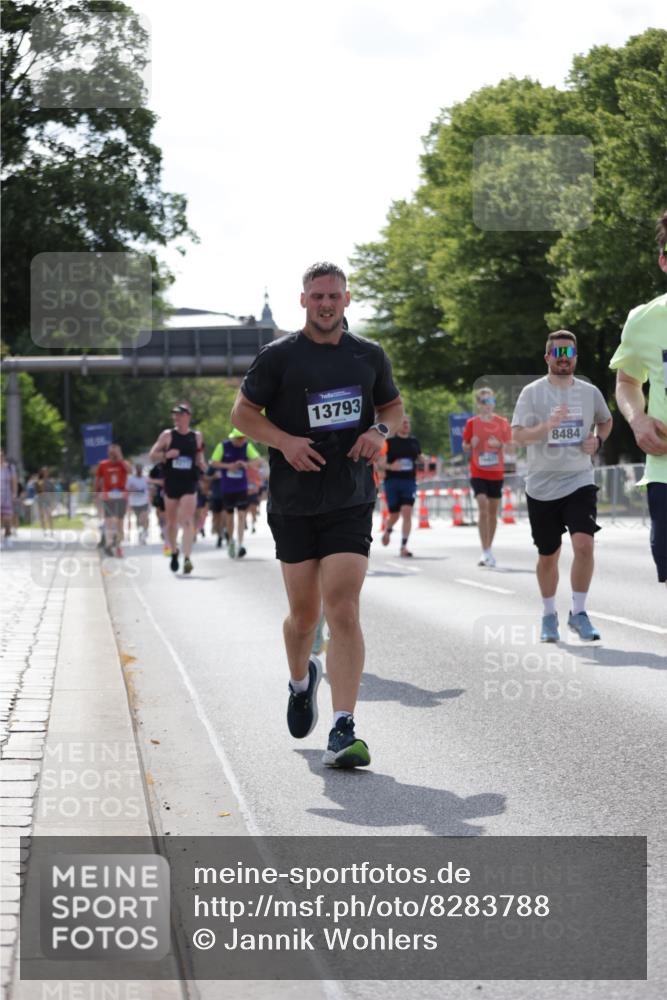 29.06.2025 - hella hamburg halbmarathon Jannik Wohlers http://msf.ph/oto/8283788 29.06.2025 10:03:13 Lombardsbrücke 1114, 1161, 1885, 2277, 2683, 2759, 4307, 5384, 5396, 5464, 6391, 7006, 7277, 7278, 7279, 8484, 10389, 11402, 12377, 13793, 13976, 15539, 15643, 15859, 16371, 16621, 17226, 17550, 17955, 18028, 18999 meine-sportfotos.de