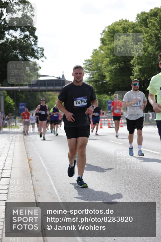 29.06.2025 - hella hamburg halbmarathon Jannik Wohlers http://msf.ph/oto/8283820 29.06.2025 10:03:13 Lombardsbrücke 1114, 1161, 1885, 2277, 2683, 2759, 4307, 5384, 5396, 5464, 6391, 7006, 7277, 7278, 7279, 8484, 10389, 11402, 12377, 13793, 13976, 15539, 15643, 15859, 16371, 16621, 17226, 17550, 17955, 18028, 18999 meine-sportfotos.de
