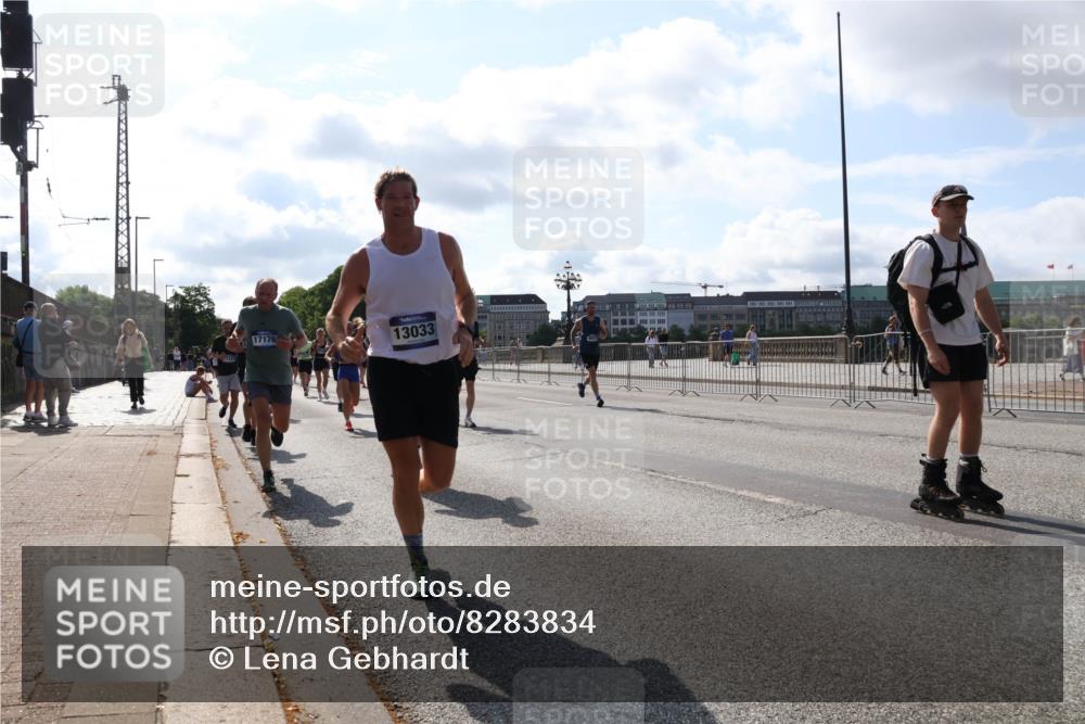 29.06.2025 - hella hamburg halbmarathon Lena Gebhardt http://msf.ph/oto/8283834 29.06.2025 09:58:16 Lombardsbrücke 17176, 13033, 1034, 1179, 1190, 1258, 1285, 1320, 1321, 1335, 1563, 1815, 1870, 2029, 2034, 2070, 2138, 2397, 2417, 2448, 2612, 2636, 2656, 2711, 3041, 3058, 3091, 3097, 3114, 3251, 3859, 4814, 4903, 5093, 5259, 5305, 5672, 5721, 5775, 5894, 6164, 6272, 6355, 6356, 6433, 6569, 6580, 6628, 6754, 6776, 6897, 7065, 7409, 7478, 7509, 7646, 7724, 7856, 7896, 7952, 7976, 8154, 8311, 8393, 8508, 8590, 8825, 9012, 9057, 9562, 9656, 10084 meine-sportfotos.de
